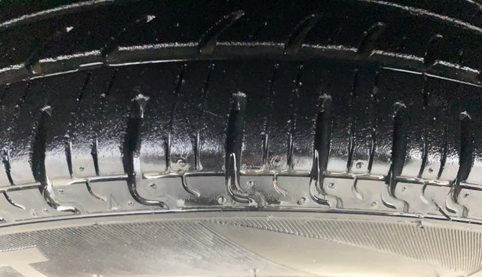 2017 Renault Kwid RXT 1.0 AMT, Petrol, Automatic, 44,724 km, Left Front Tyre Tread