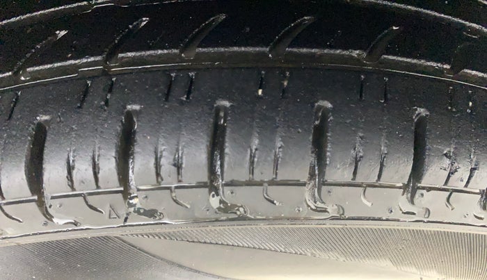 2017 Renault Kwid RXT 1.0 AMT, Petrol, Automatic, 44,724 km, Left Rear Tyre Tread