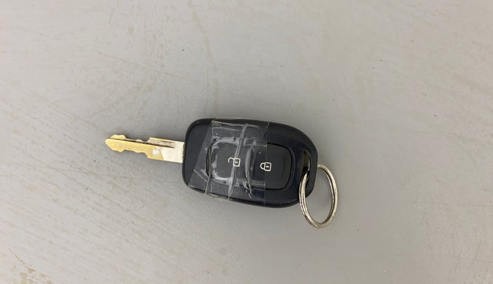 2017 Renault Kwid RXT 1.0 AMT, Petrol, Automatic, 44,724 km, Key Close Up