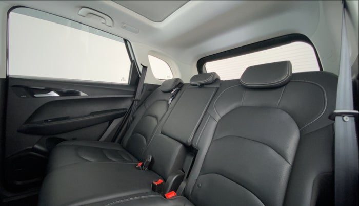 2020 MG HECTOR SHARP DCT PETROL, Petrol, Automatic, 15,022 km, Right Side Rear Door Cabin