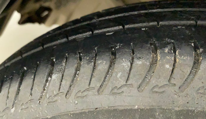 2021 Maruti S PRESSO VXI (O) CNG, CNG, Manual, 22,442 km, Left Front Tyre Tread