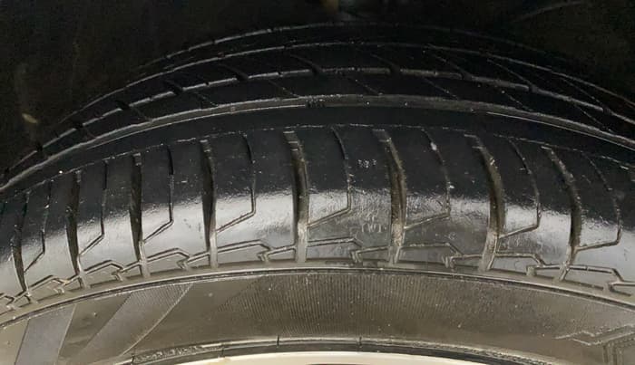 2019 Maruti Baleno ZETA PETROL 1.2, Petrol, Manual, 72,619 km, Right Front Tyre Tread