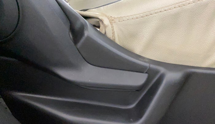 2019 Maruti New Wagon-R LXI CNG (O) 1.0, CNG, Manual, 83,328 km, Driver Side Adjustment Panel