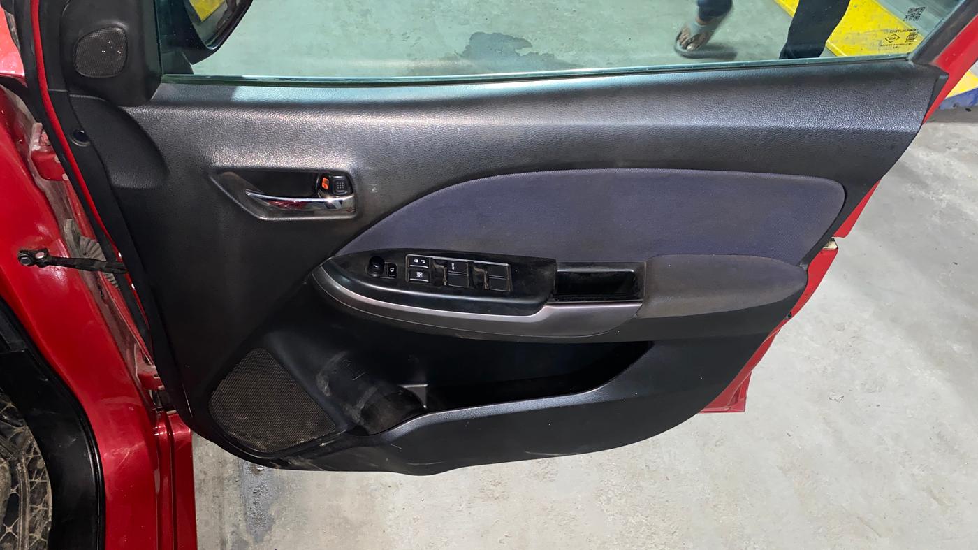 2019 Maruti Baleno ALPHA PETROL 1.2, Petrol, Manual, 39,654 km, Driver Side Door Panels Control