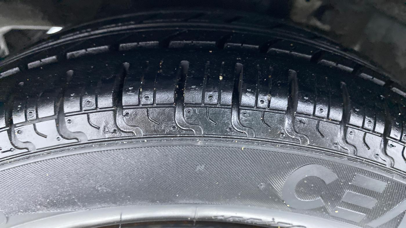 2014 Hyundai Eon MAGNA PLUS, Petrol, Manual, 75,005 km, Right Rear Tyre Tread