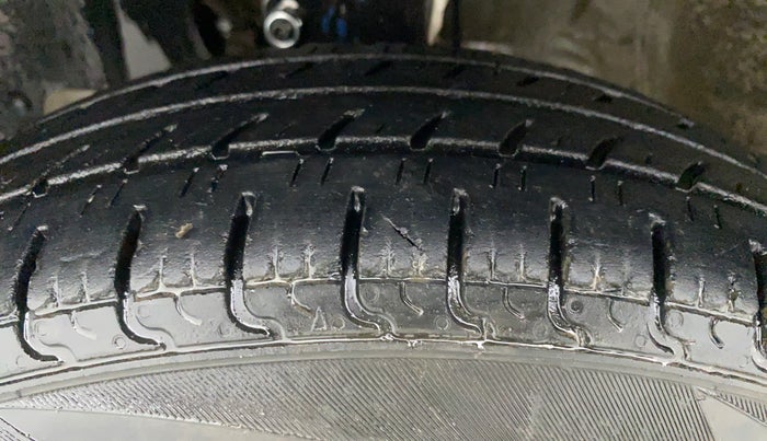2019 Maruti New Wagon-R LXI CNG 1.0 L, CNG, Manual, 81,578 km, Left Front Tyre Tread