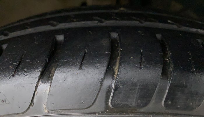 2018 Maruti Dzire VXI, Petrol, Manual, 53,572 km, Right Front Tyre Tread