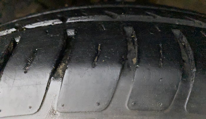 2018 Maruti Dzire VXI, Petrol, Manual, 53,572 km, Left Front Tyre Tread