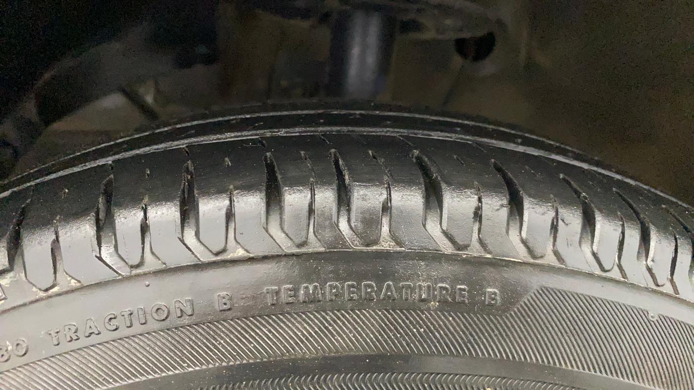 2020 Maruti Dzire VXI, Petrol, Manual, 43,698 km, Left Front Tyre Tread