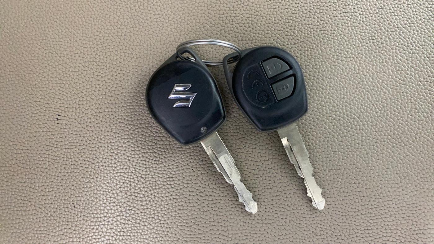 2020 Maruti Dzire VXI, Petrol, Manual, 43,698 km, Key Close Up