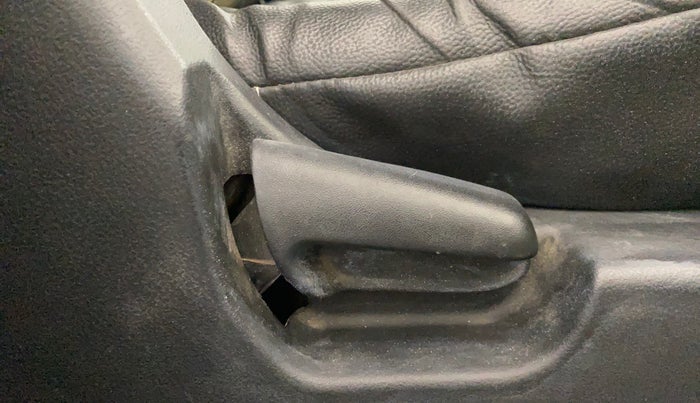 2013 Maruti Wagon R 1.0 LXI CNG, CNG, Manual, 74,525 km, Driver Side Adjustment Panel