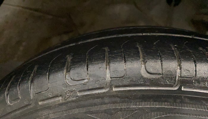 2013 Maruti Wagon R 1.0 LXI CNG, CNG, Manual, 74,525 km, Right Front Tyre Tread