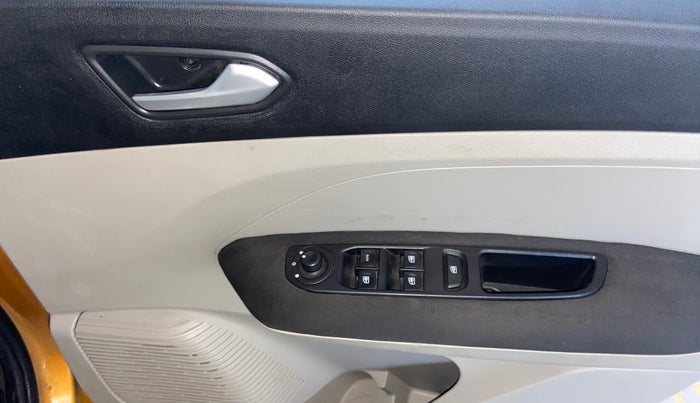 2021 Renault TRIBER RXZ AMT, Petrol, Automatic, 19,077 km, Driver Side Door Panels Control