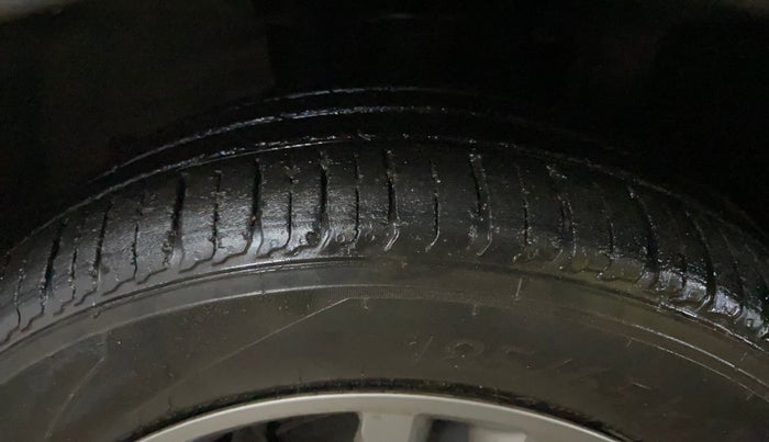 2021 Renault TRIBER RXZ AMT, Petrol, Automatic, 19,077 km, Left Front Tyre Tread