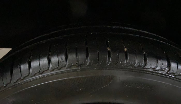 2021 Renault TRIBER RXZ AMT, Petrol, Automatic, 19,077 km, Right Rear Tyre Tread