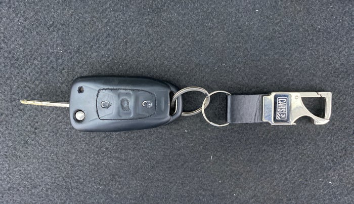 2017 Tata Tiago XM 1.2 REVOTRON, Petrol, Manual, 31,445 km, Key Close Up