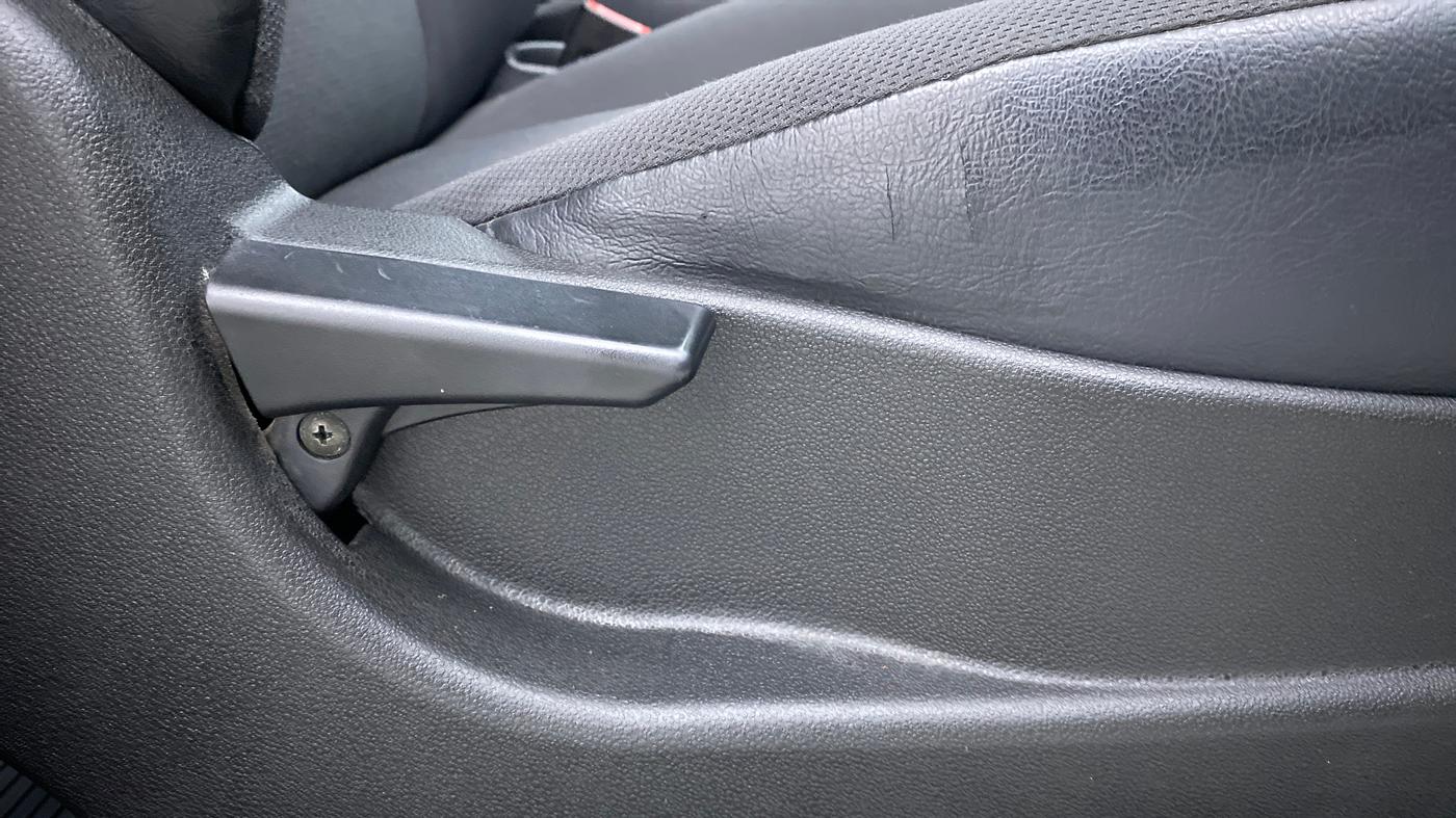 2017 Tata Tiago XM 1.2 REVOTRON, Petrol, Manual, 31,445 km, Driver Side Adjustment Panel