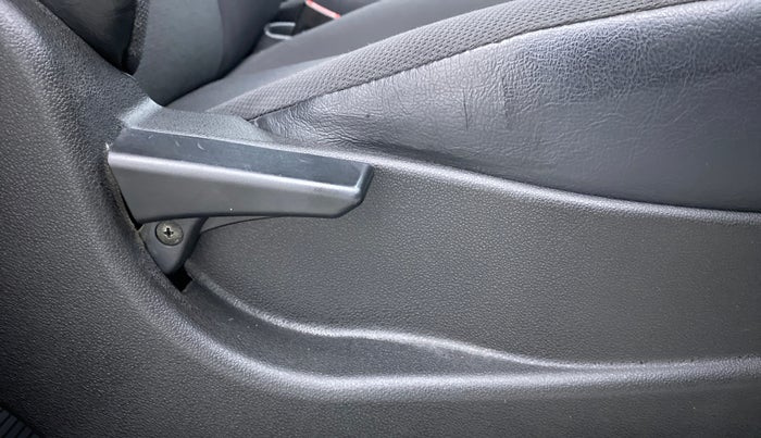 2017 Tata Tiago XM 1.2 REVOTRON, Petrol, Manual, 31,445 km, Driver Side Adjustment Panel