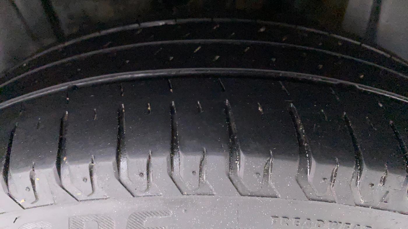 2021 Maruti XL6 ALPHA SHVS  MT, Petrol, Manual, 48,791 km, Left Rear Tyre Tread