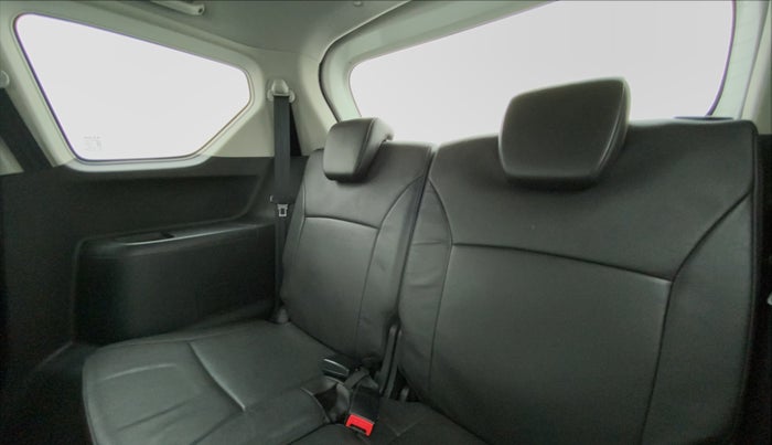 2021 Maruti XL6 ALPHA SHVS  MT, Petrol, Manual, 48,791 km, Third Seat Row ( optional )