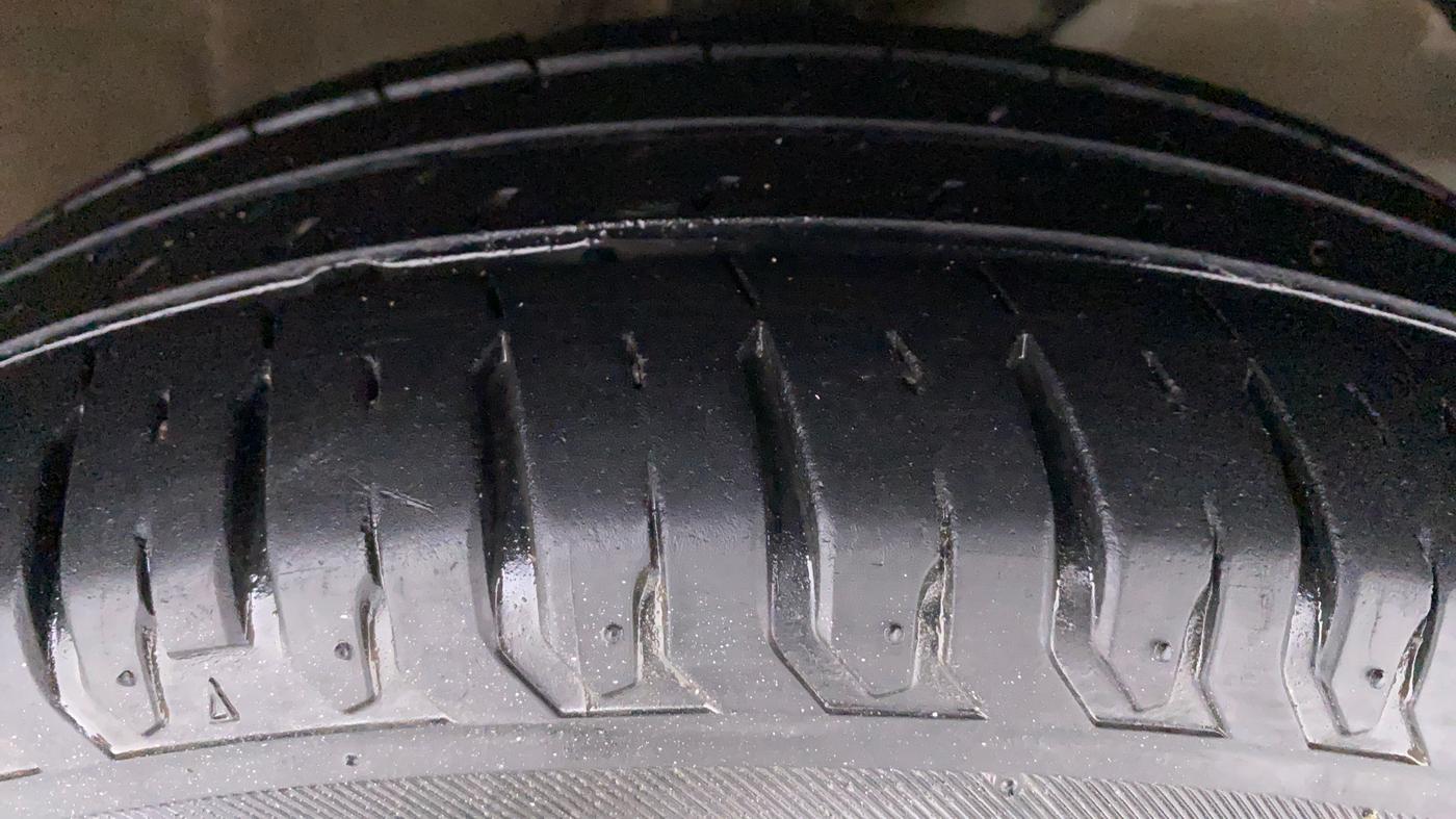 2021 Maruti XL6 ALPHA SHVS  MT, Petrol, Manual, 48,791 km, Right Front Tyre Tread