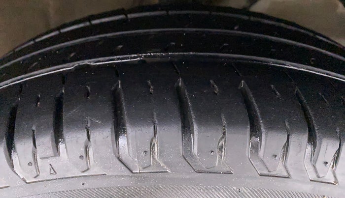 2021 Maruti XL6 ALPHA SHVS  MT, Petrol, Manual, 48,791 km, Right Front Tyre Tread
