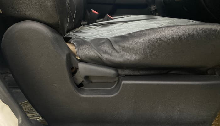 2017 Maruti Wagon R 1.0 VXI, Petrol, Manual, 68,626 km, Driver Side Adjustment Panel