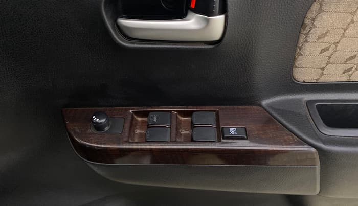 2017 Maruti Wagon R 1.0 VXI, Petrol, Manual, 68,626 km, Driver Side Door Panels Control