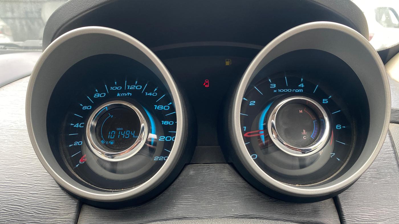 2015 Mahindra XUV500 W6, Diesel, Manual, 1,01,475 km, Odometer Image