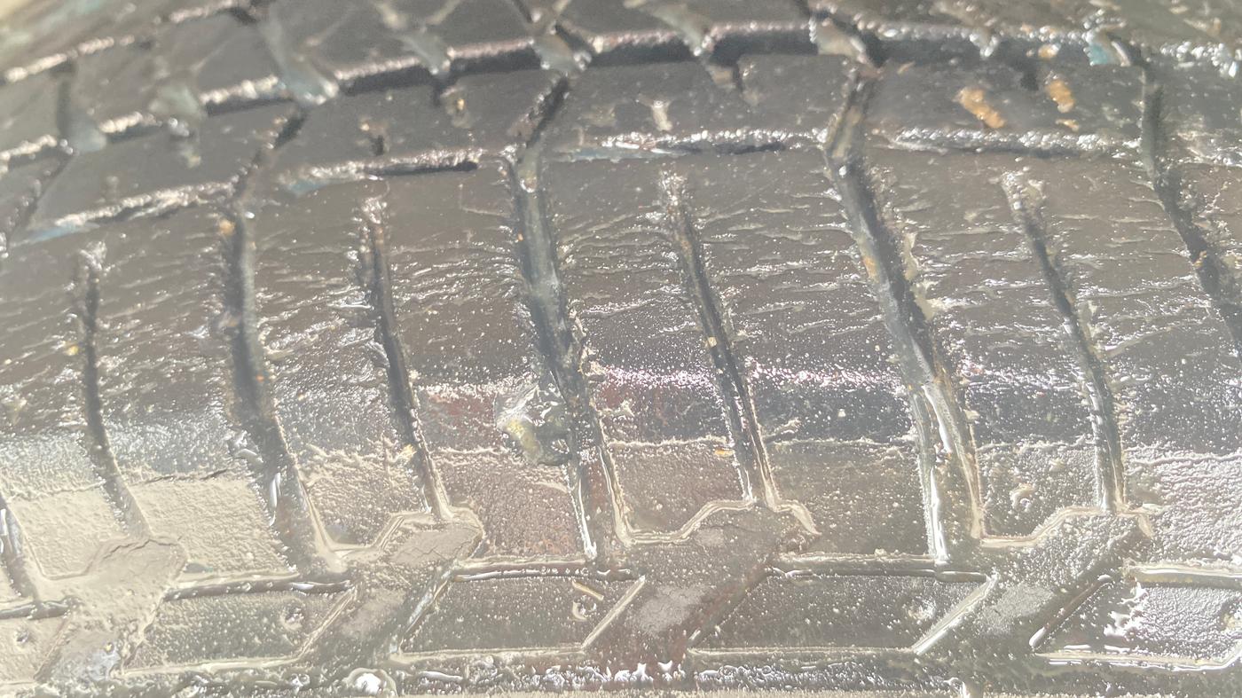 2015 Mahindra XUV500 W6, Diesel, Manual, 1,01,475 km, Left Front Tyre Tread