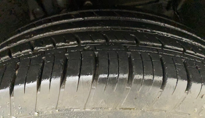2019 Renault Duster 110 PS RXZ 4X2 AMT DIESEL, Diesel, Automatic, 24,617 km, Right Front Tyre Tread