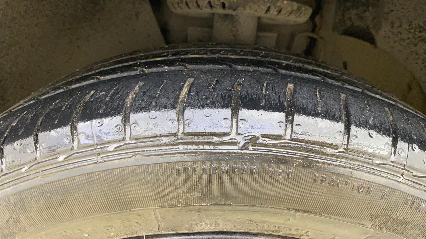 2020 Skoda Rapid AMBITION AT TSI, Petrol, Automatic, 33,430 km, Left Front Tyre Tread