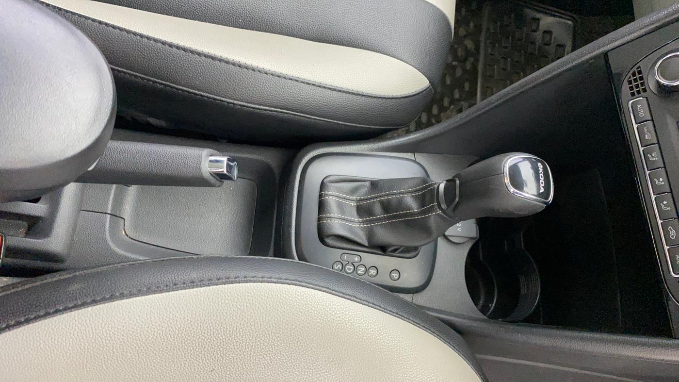 2020 Skoda Rapid AMBITION AT TSI, Petrol, Automatic, 33,430 km, Gear Lever