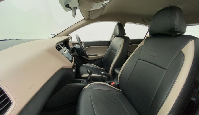 2017 Hyundai Elite i20 ASTA 1.2, Petrol, Manual, 26,195 km, Right Side Front Door Cabin