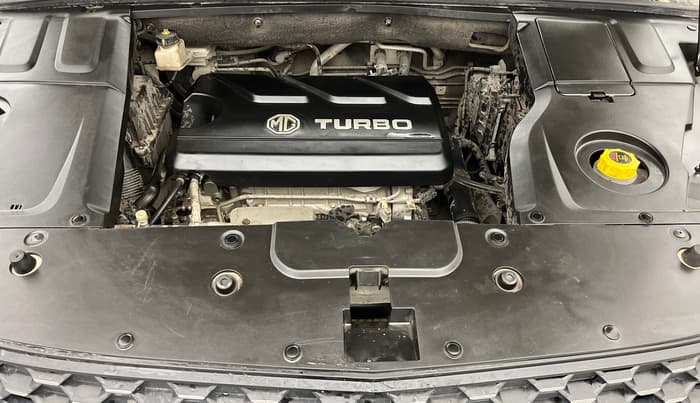2021 MG HECTOR PLUS SUPER 1.5 PETROL TURBO HYBRID MT 7-STR, Petrol, Manual, 37,964 km, Engine View