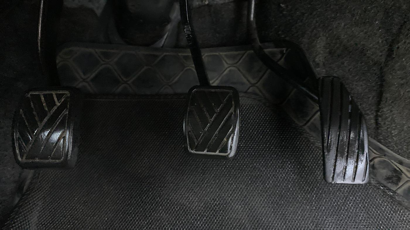 2014 Maruti Wagon R Stingray VXI, Petrol, Manual, 53,468 km, Pedals