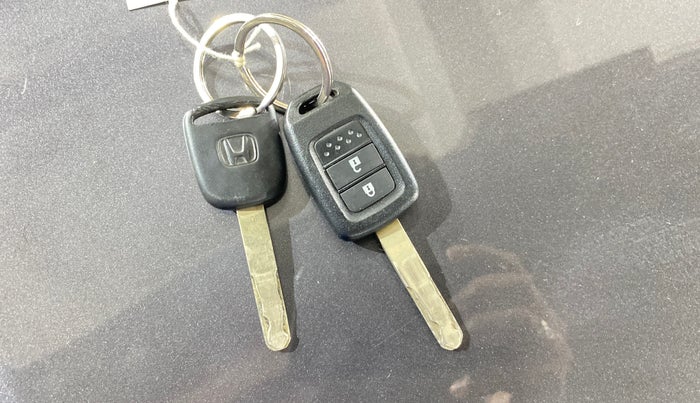 2021 Honda Amaze 1.2L I-VTEC S, Petrol, Manual, 69,144 km, Key Close Up