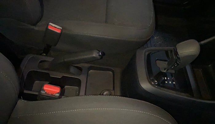 2023 Tata PUNCH CREATIVE AMT 1.2 RTN DUAL TONE, Petrol, Automatic, 30,699 km, Gear Lever