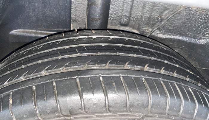 2023 Tata PUNCH CREATIVE AMT 1.2 RTN DUAL TONE, Petrol, Automatic, 30,699 km, Right Rear Tyre Tread