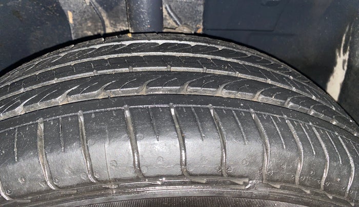 2023 Tata PUNCH CREATIVE AMT 1.2 RTN DUAL TONE, Petrol, Automatic, 30,699 km, Right Front Tyre Tread