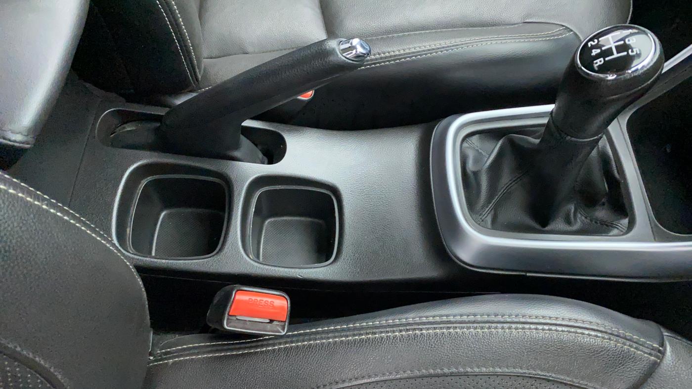 2020 Maruti S Cross ALPHA 1.5 SMART HYBRID, Petrol, Manual, 26,852 km, Gear Lever