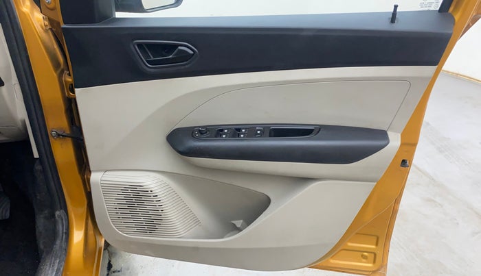 2021 Renault TRIBER RXT AMT, Petrol, Automatic, 43,649 km, Driver Side Door Panels Control