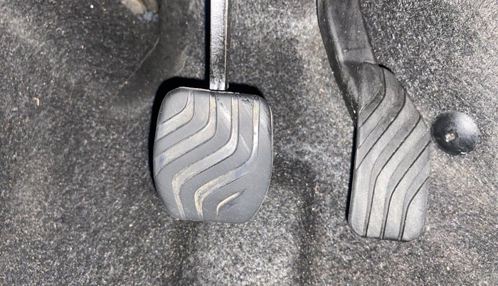 2021 Renault TRIBER RXT AMT, Petrol, Automatic, 43,649 km, Pedals