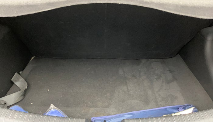 2017 Hyundai Grand i10 SPORTZ 1.2 KAPPA VTVT, Petrol, Manual, 83,853 km, Boot Inside