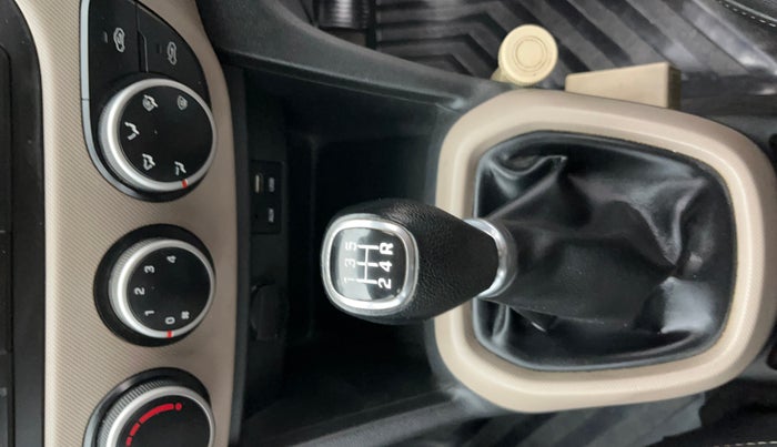 2017 Hyundai Grand i10 SPORTZ 1.2 KAPPA VTVT, Petrol, Manual, 83,853 km, Gear Lever