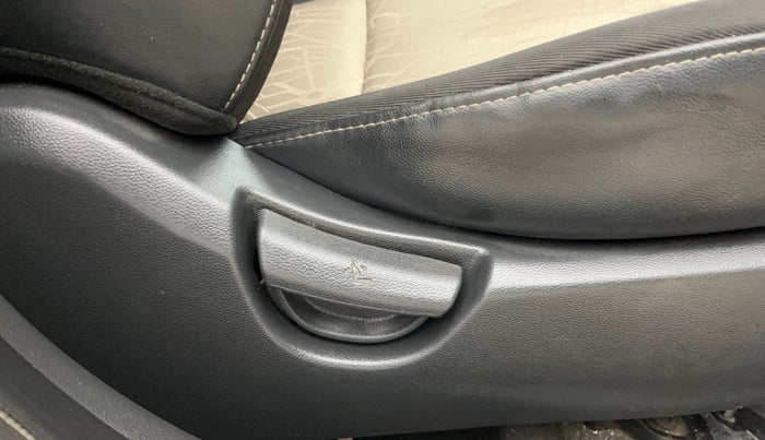 2017 Hyundai Grand i10 SPORTZ 1.2 KAPPA VTVT, Petrol, Manual, 83,853 km, Driver Side Adjustment Panel