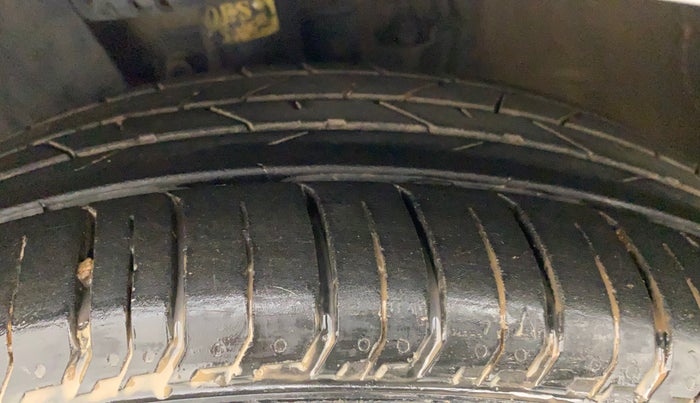 2017 Volkswagen Polo HIGHLINE1.2L, Petrol, Manual, 1,44,419 km, Left Front Tyre Tread