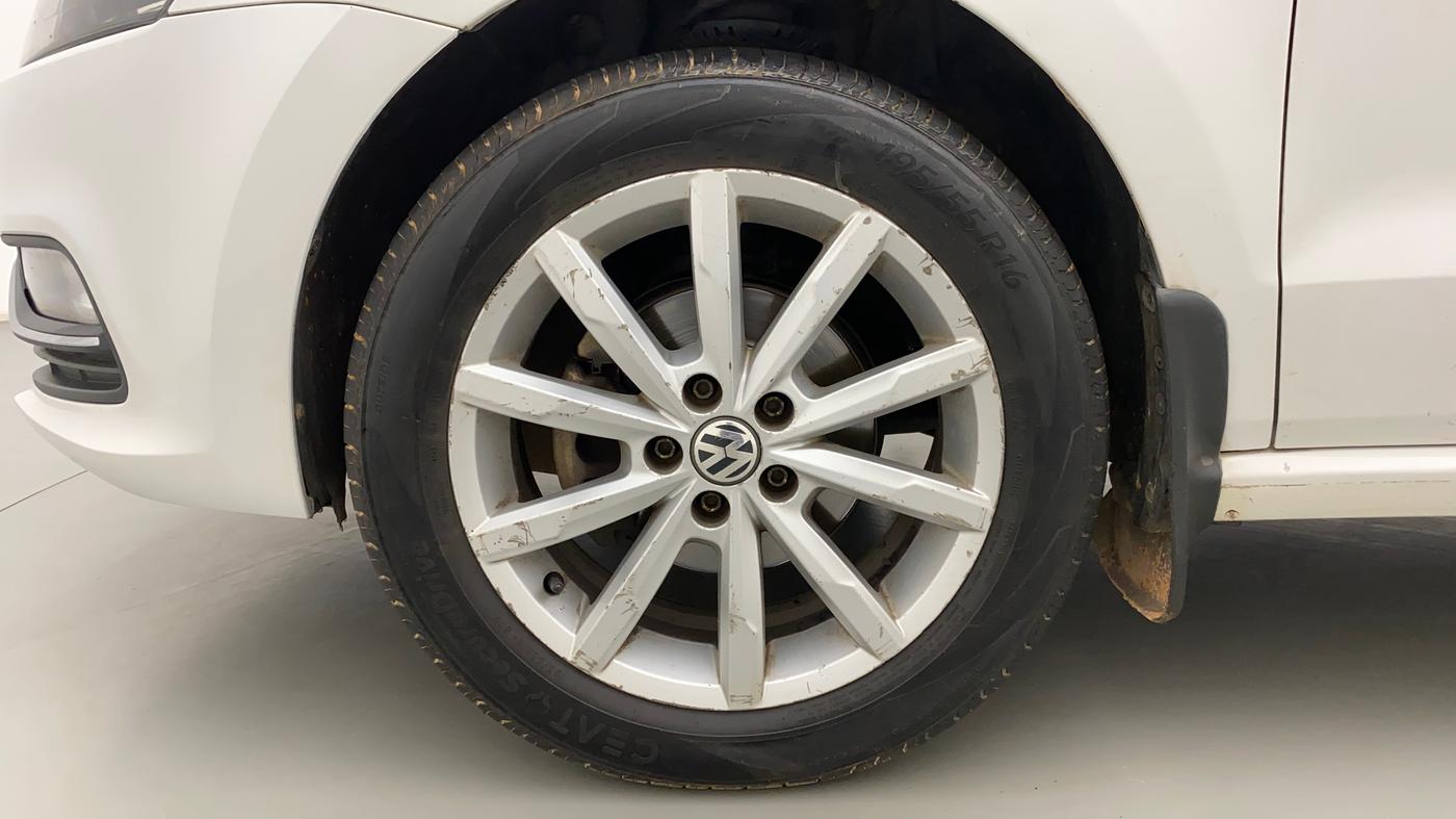 2017 Volkswagen Polo HIGHLINE1.2L, Petrol, Manual, 1,44,419 km, Left Front Wheel