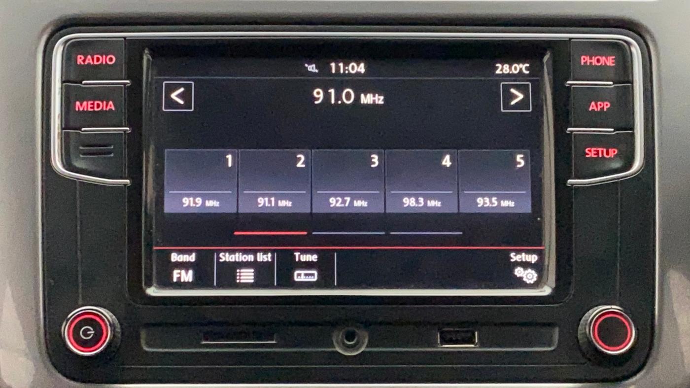 2017 Volkswagen Polo HIGHLINE1.2L, Petrol, Manual, 1,44,419 km, Infotainment System