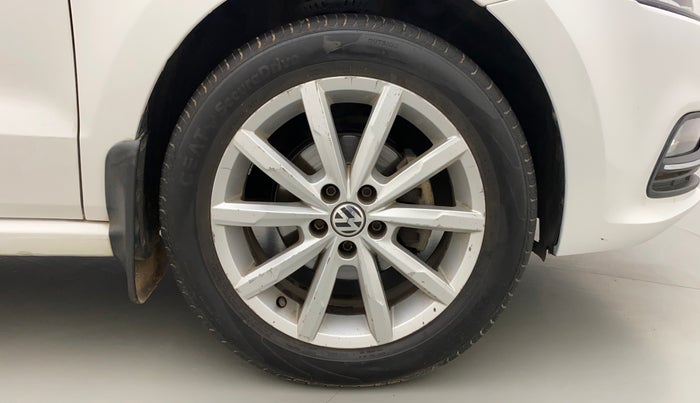 2017 Volkswagen Polo HIGHLINE1.2L, Petrol, Manual, 1,44,419 km, Right Front Wheel